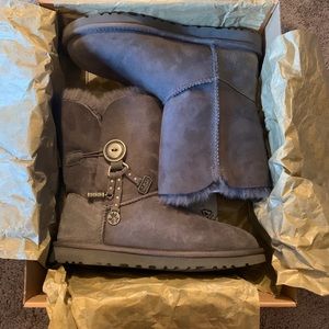 Women’s Gray Azalea Ugg Boot size 6